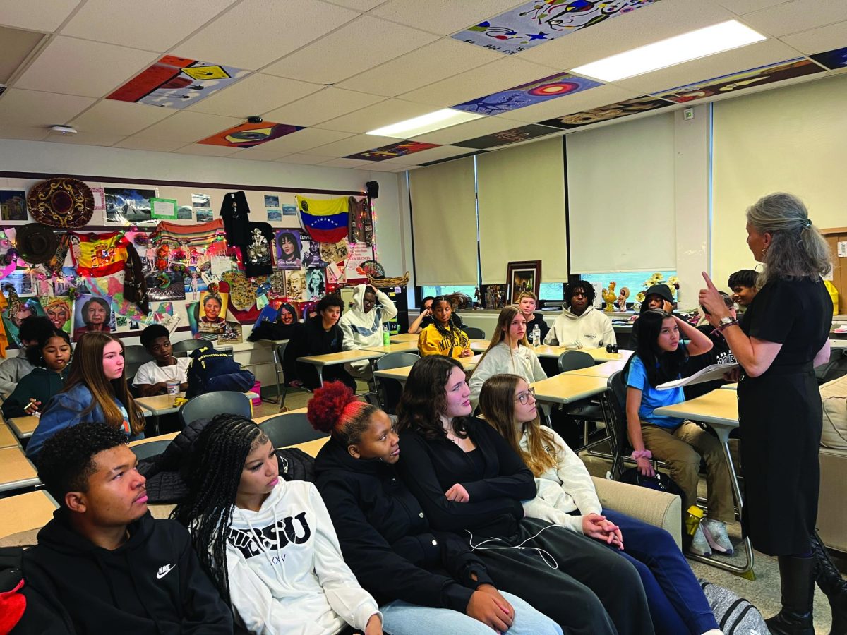 Mrs. Martin teaches her Spanish 1 class, which is mostly freshmen, on Dec. 17. “I have not taught Spanish 1 in 10 years, and I am so impressed by their ability to connect with this language. Our freshmen are really amazing students,” she said.